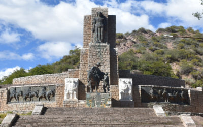 Se robaron más de 30 placas de bronce del monumento “Retorno a la patria” en el Manzano Histórico